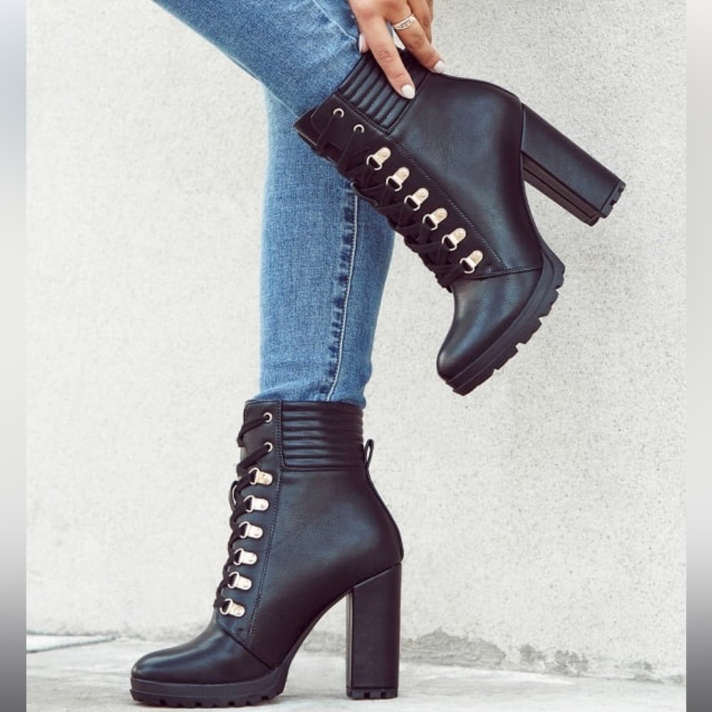 Shandee Lace-Up 4” Heeled Bootie in Black Onyx